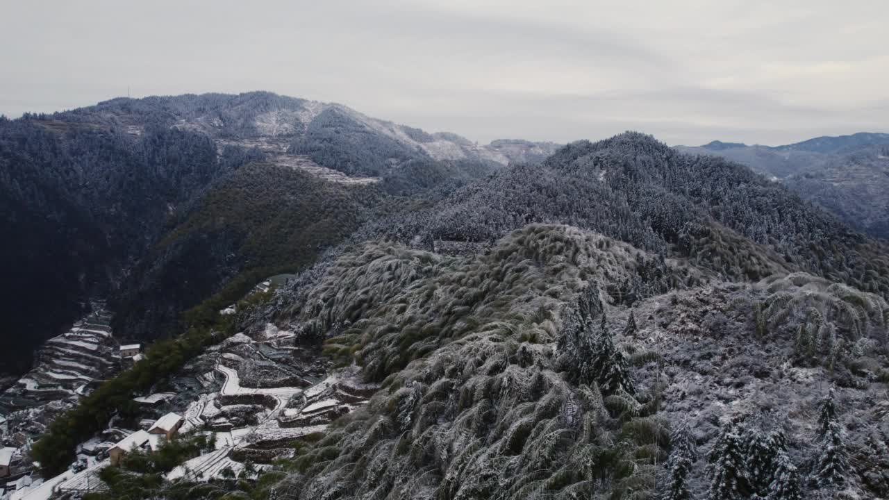 暮华雪覆山腰村视频下载