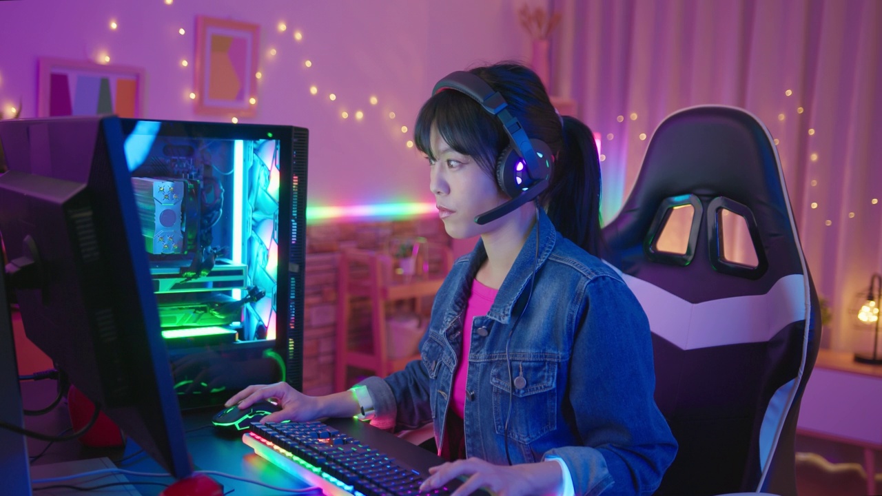 网络体育玩家玩游戏视频素材画面1