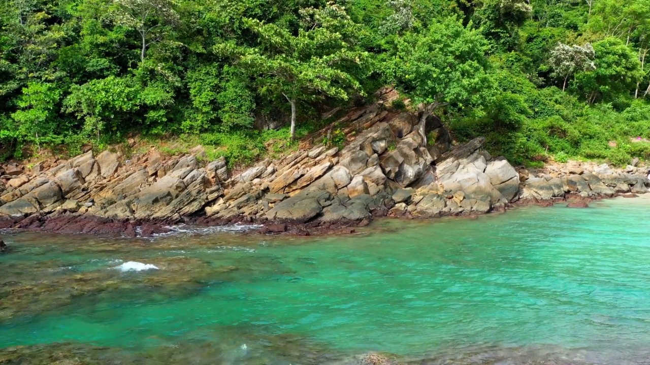 AH -鸟瞰蓝色海洋景观视频素材