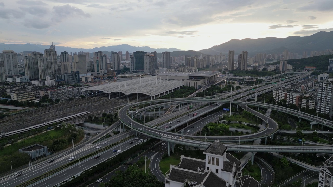 俯瞰城市立体高架道路景观视频素材