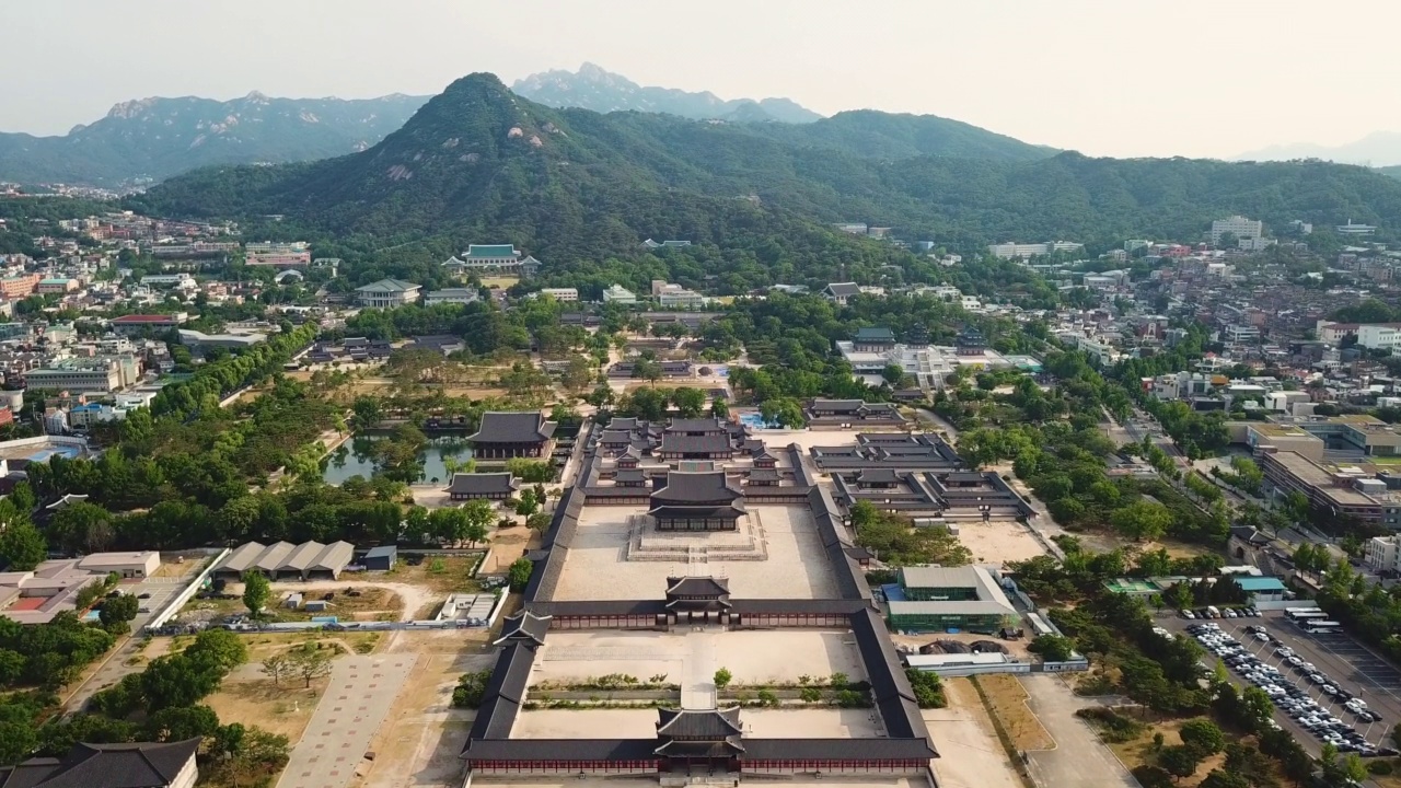 北岳山，兴礼门，敬正门，敬正殿，敬会楼——景福宫附近的市中心，韩国国立民俗博物馆，韩国首尔钟路区青瓦台视频素材