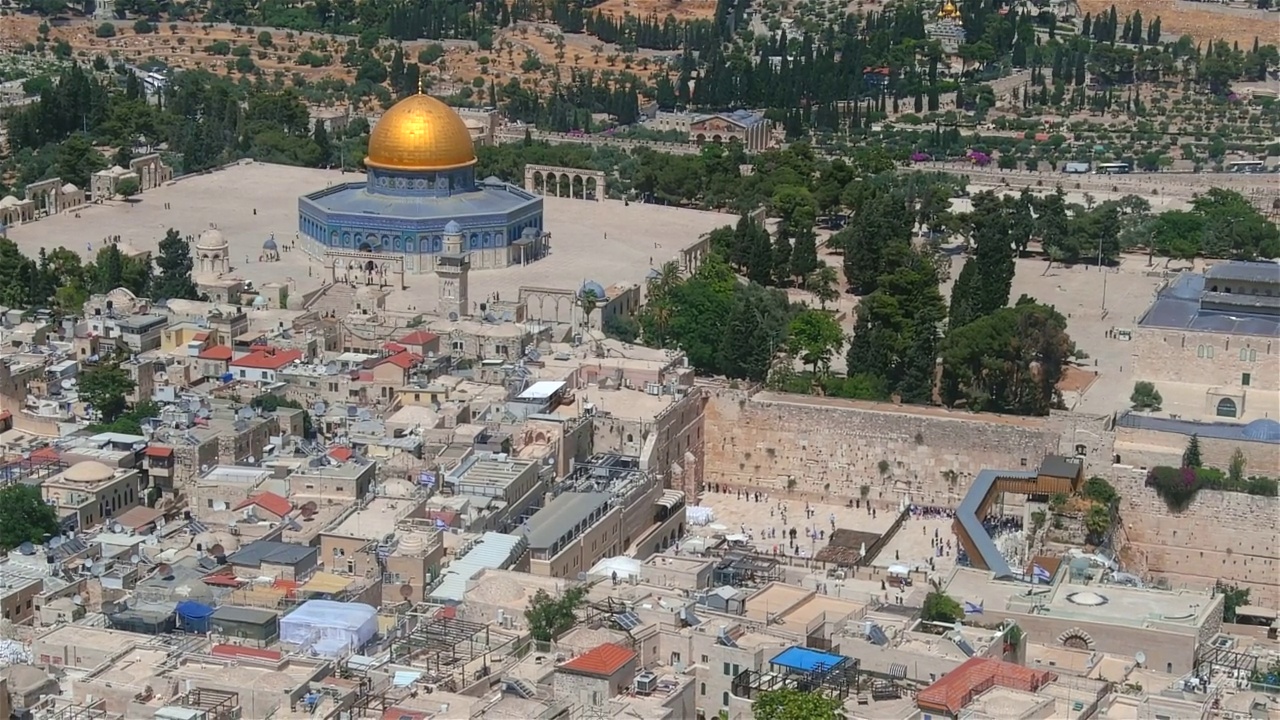 阿克萨的金色圆顶岩石和西墙(kotel)，架空视频素材