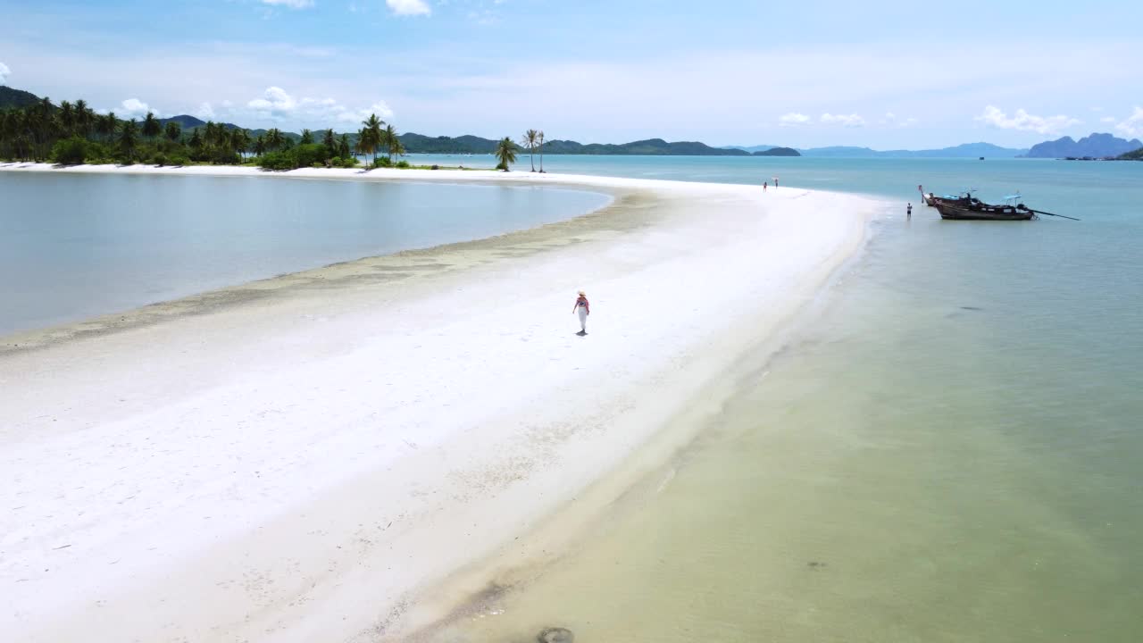 在高瑶瑶岛，在普吉岛，甲米岛和泰国攀牙岛之间的安达曼海的兰姆哈德的空中景观。视频素材