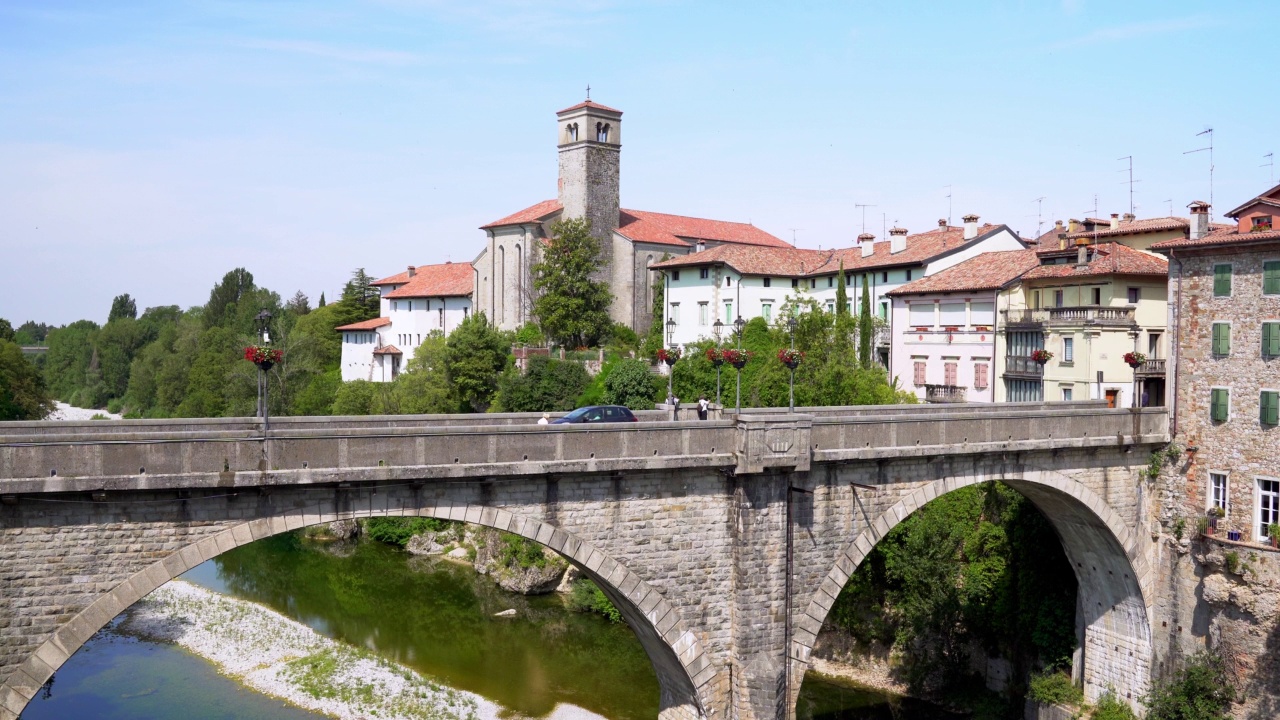 Cividale del Friuli和它的Ponte del Diavolo(魔鬼之桥)视频素材