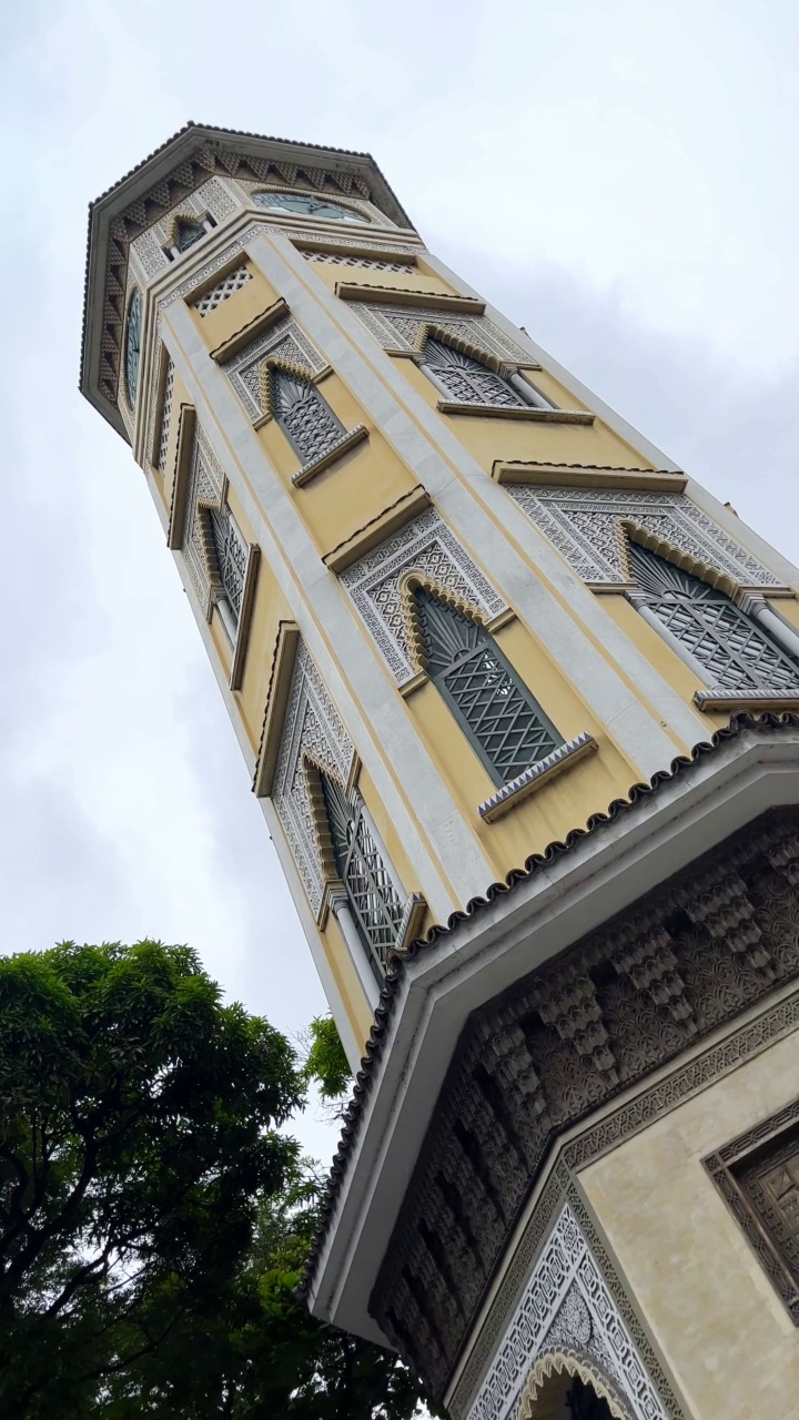 “Torre del Reloj”或Torre Morisca在Malecon 2000在瓜亚基尔市中心，瓜亚斯省，厄瓜多尔，南美洲。视频素材