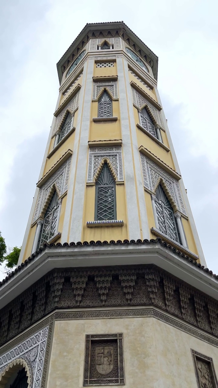 “Torre del Reloj”或Torre Morisca在Malecon 2000在瓜亚基尔市中心，瓜亚斯省，厄瓜多尔，南美洲。视频素材