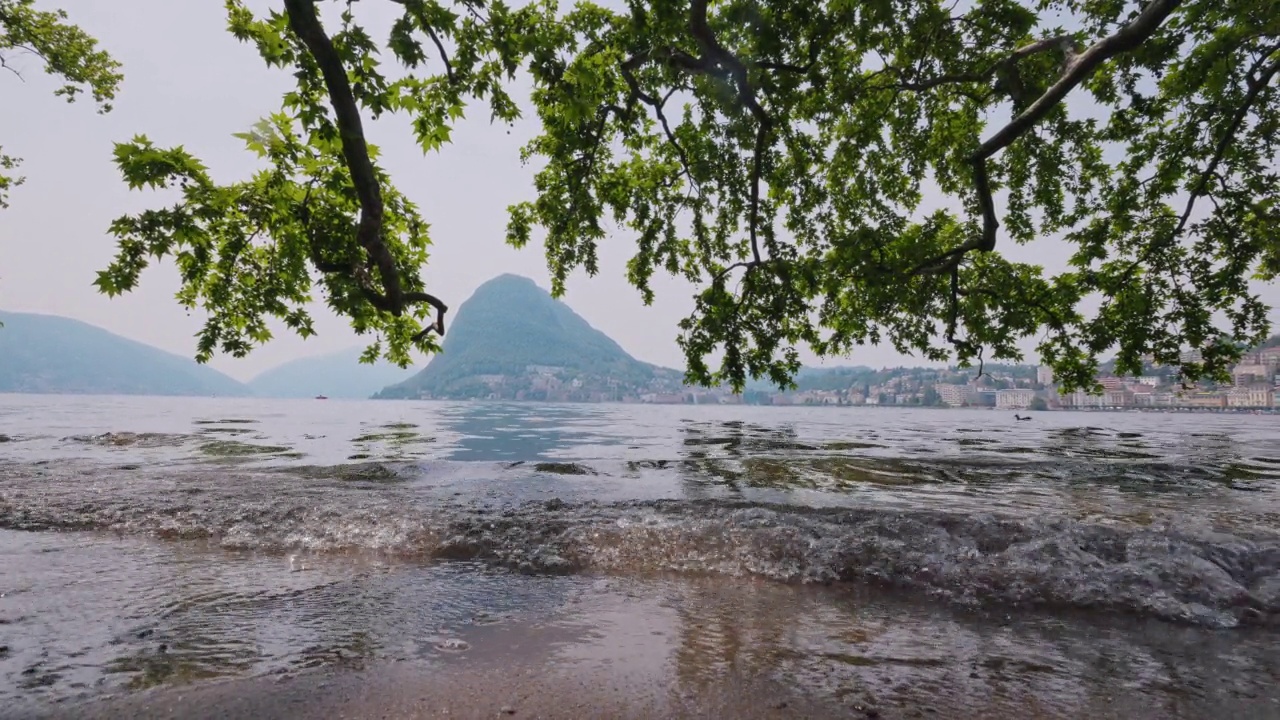 岸边小浪的风景视频素材