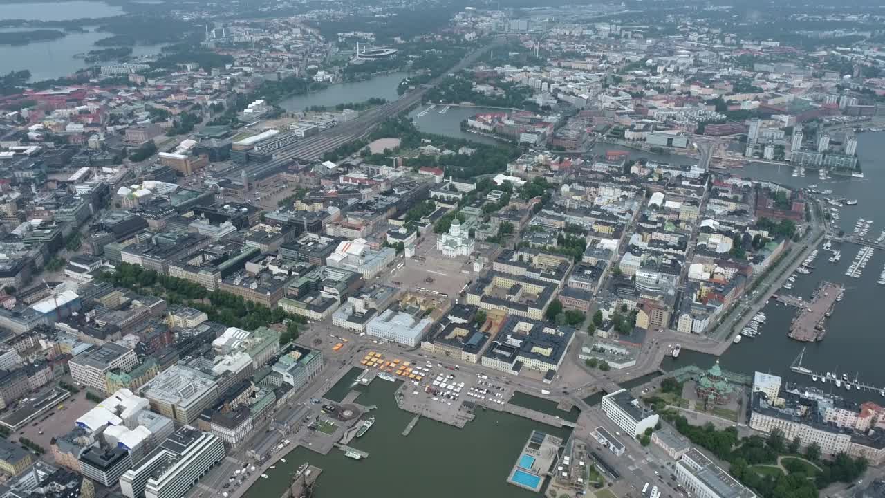 赫尔辛基城市。芬兰。无人机视角。视频素材