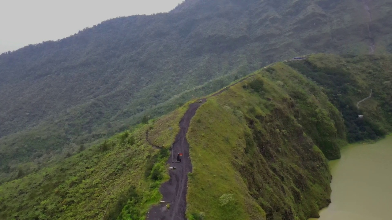 鸟瞰，自然全景，加龙贡峰顶。视频下载