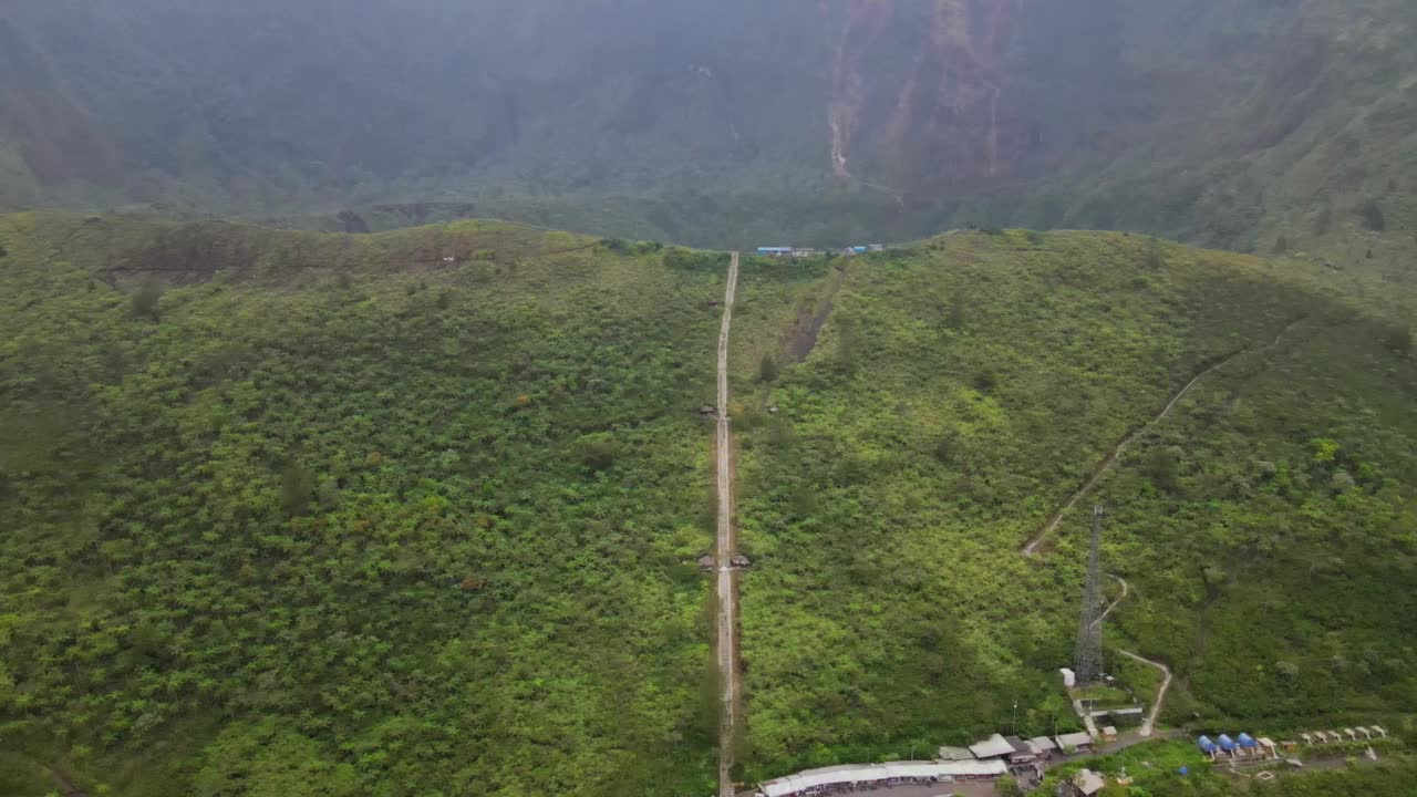 鸟瞰，自然全景，加龙贡峰顶。视频下载