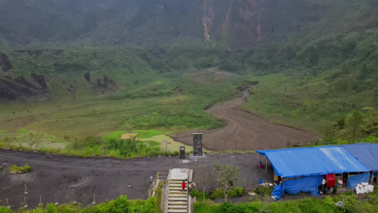 鸟瞰，自然全景，恰米斯加隆贡峰。视频下载