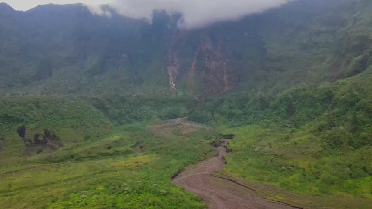 鸟瞰，自然全景，加龙冈峰。视频素材