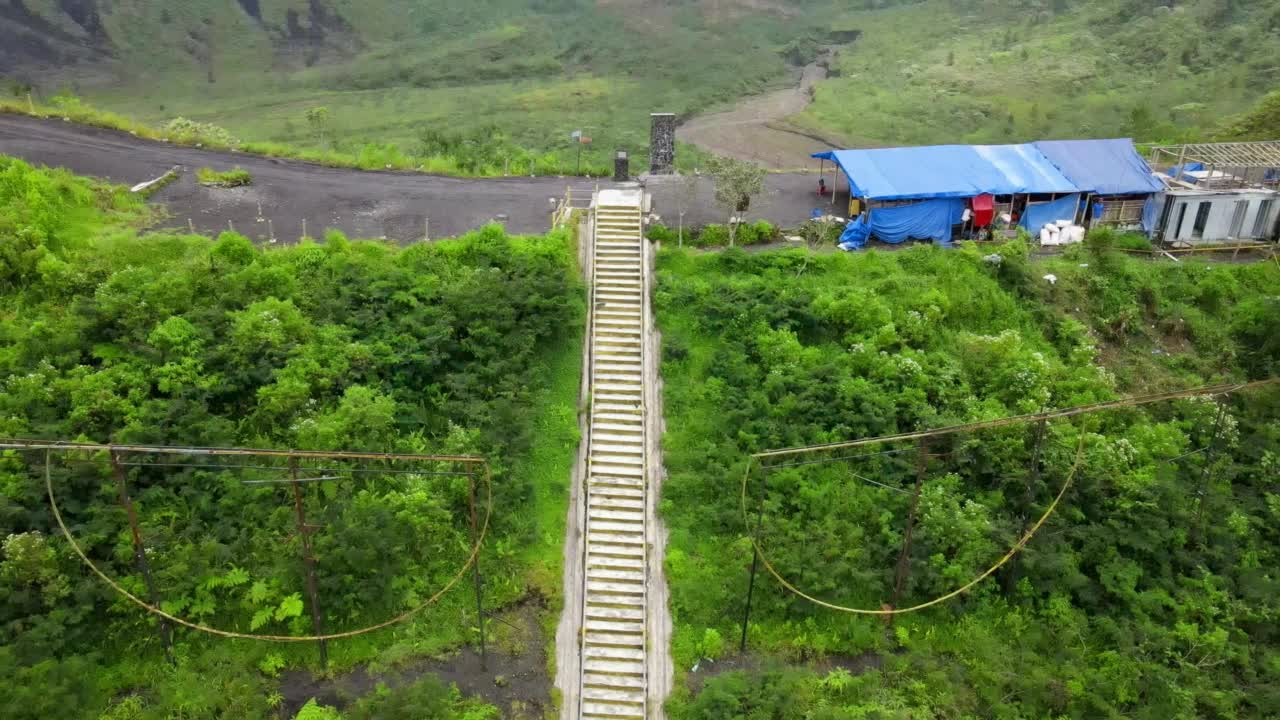 鸟瞰，自然全景，加龙贡峰顶。视频素材