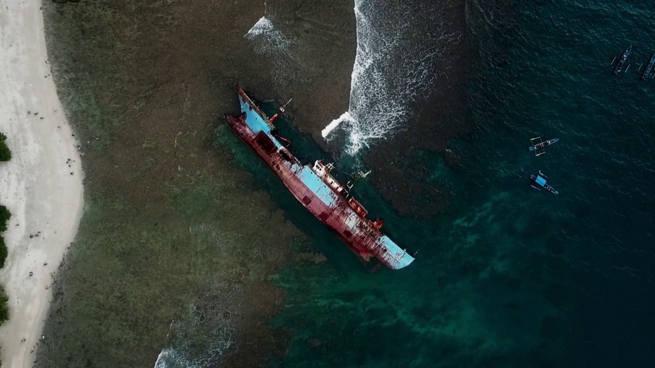 美丽的鸟瞰图，潘达兰海滩的自然全景。视频素材