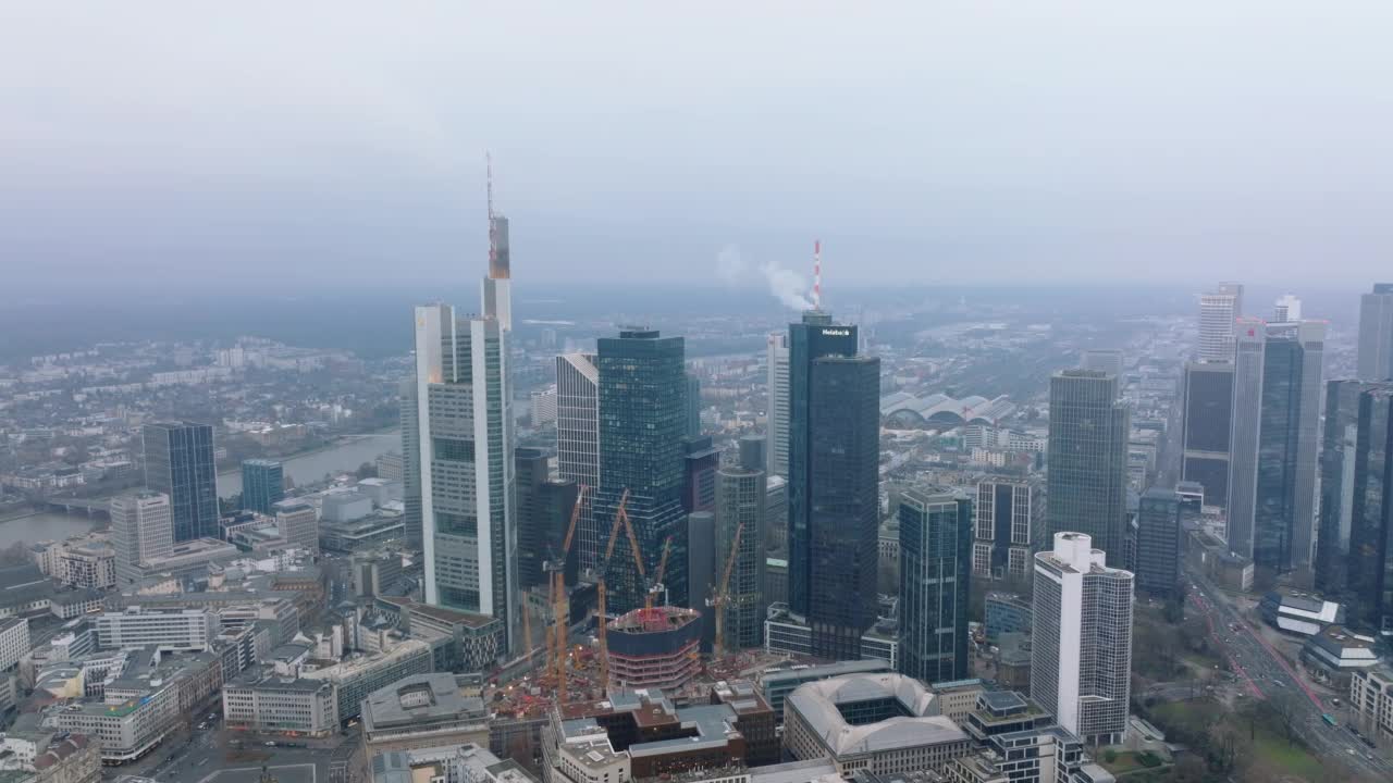 大城市和商业区的空中全景。市中心的现代摩天大楼。法兰克福美因河畔，德国视频素材