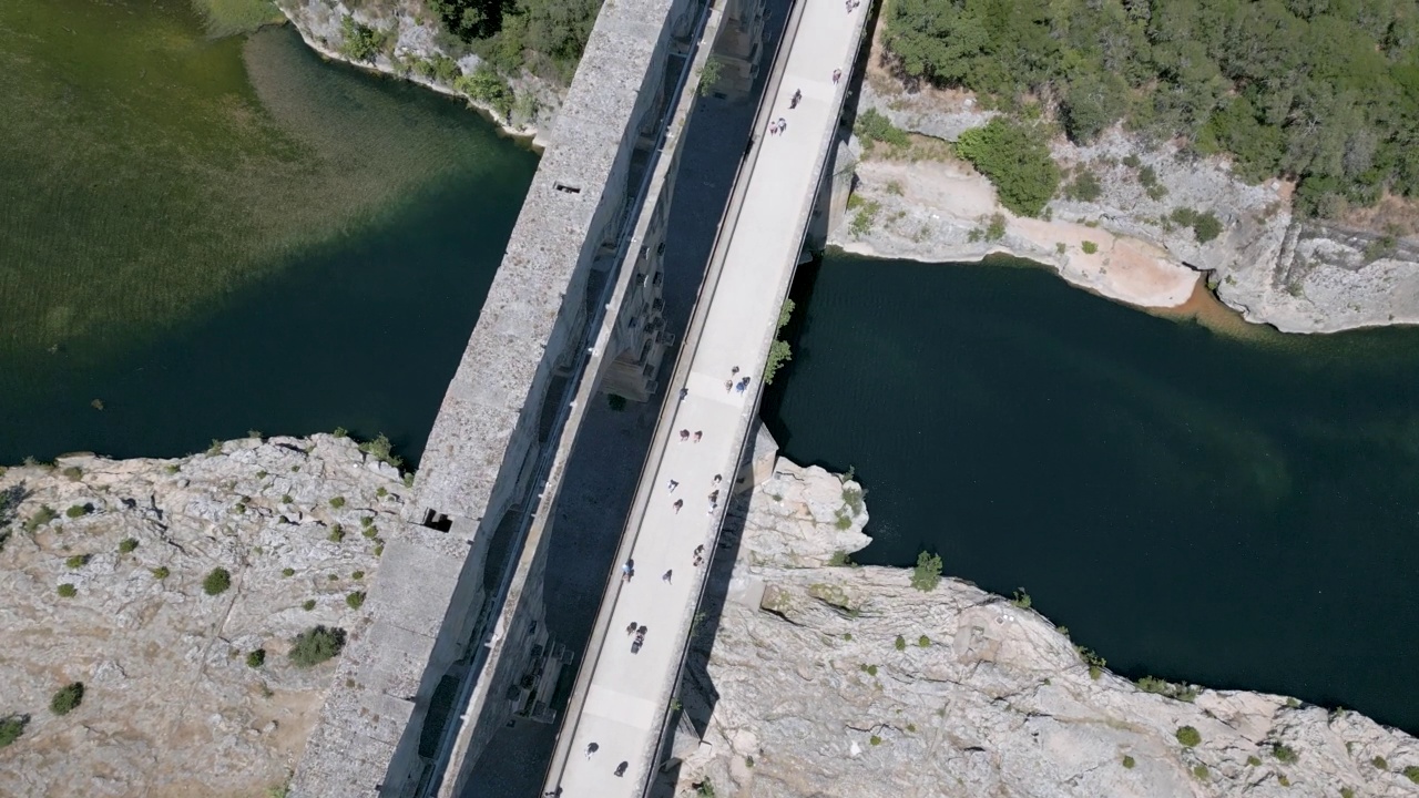 俯瞰加德桥，法国古罗马渡槽视频素材