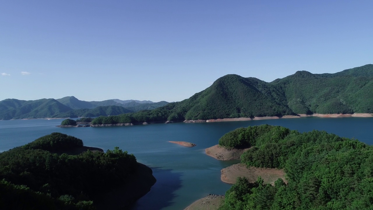 韩国忠北忠州萨尔美郡，鳄鱼形状的半岛和湖泊视频素材