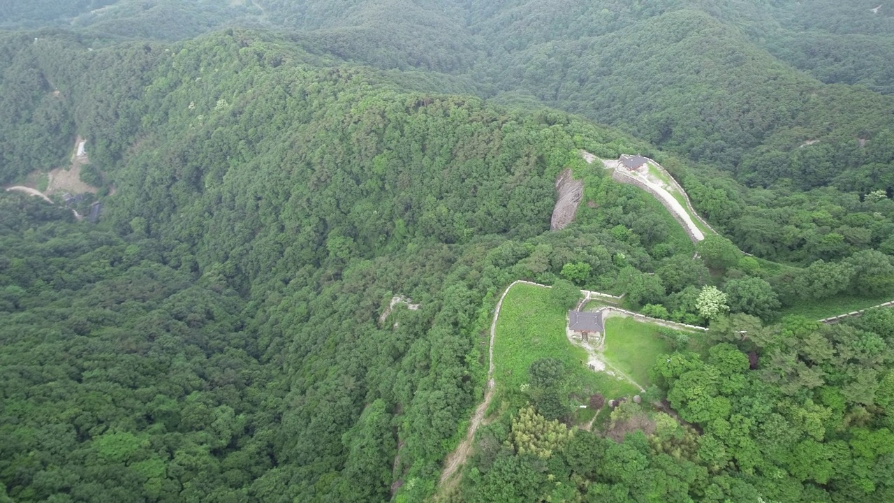 韩国全罗南道潭阳郡龙郡的金城山城要塞和自然视频素材