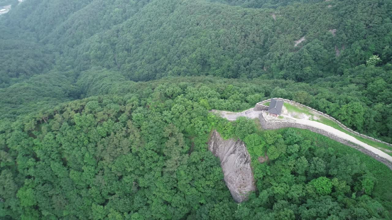 韩国全罗南道潭阳郡龙郡的金城山城要塞和自然视频素材