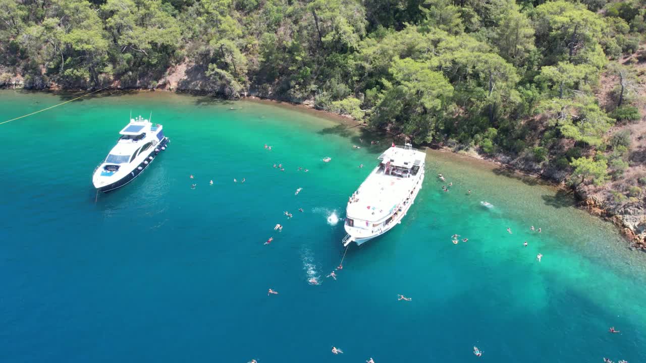 蓝色的航行。游艇之旅。每日的乘船旅行。Gocek海湾视频素材