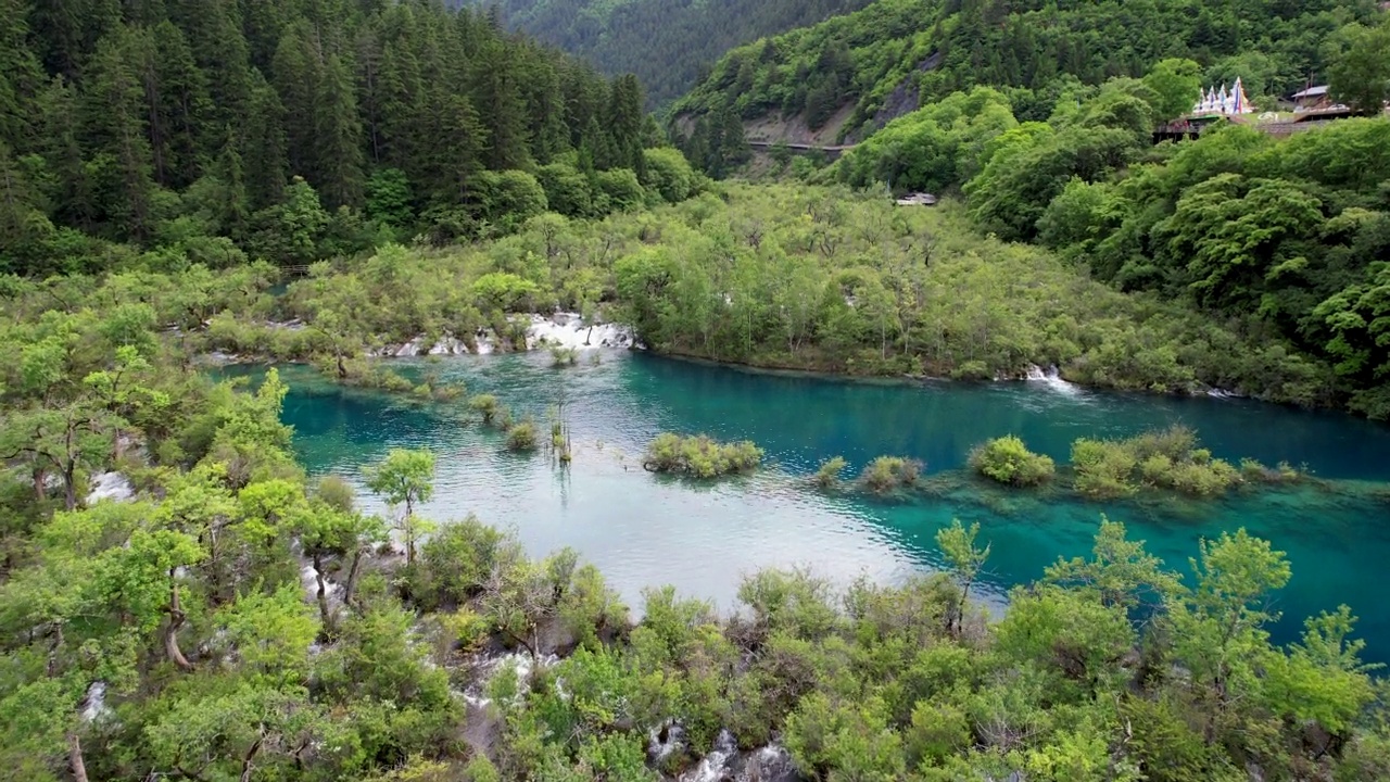 九寨沟国家公园美丽的火花湖视频素材