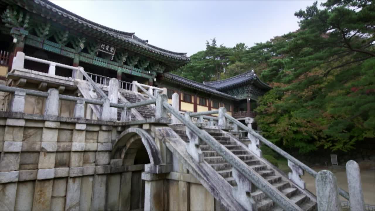 韩国庆北道庆州市佛国寺紫霞门视频素材