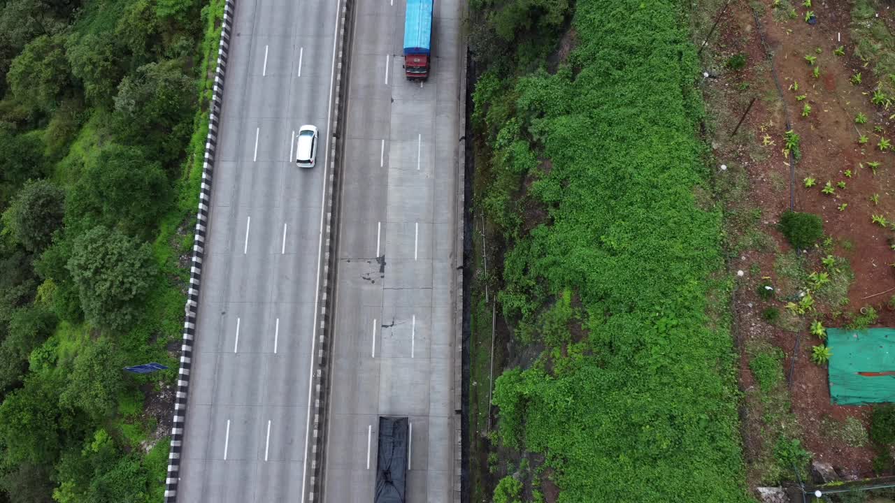 高速公路在季风视频素材