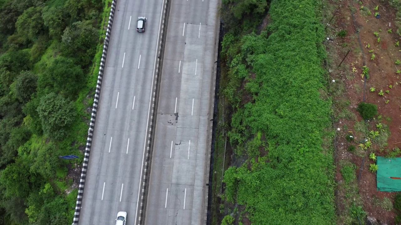 高速公路在季风视频素材