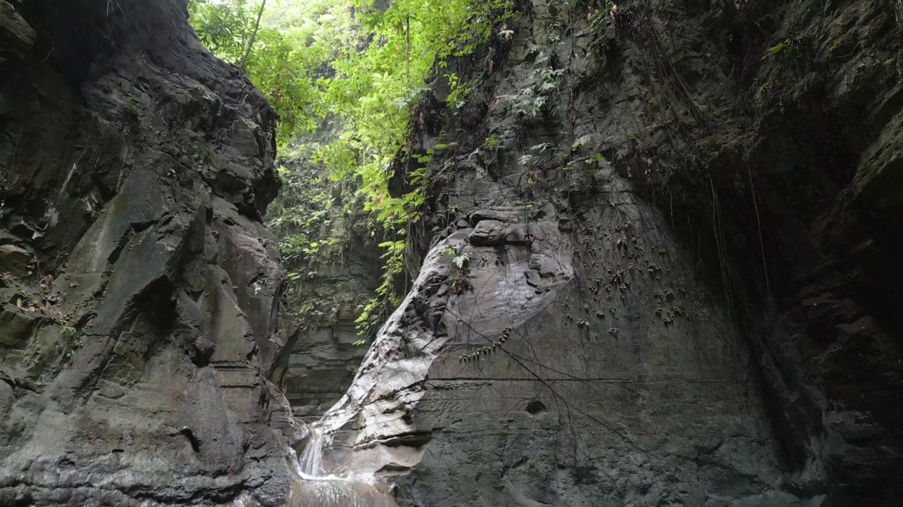 Waimarang Waterfalls Sumba Island East印度尼西亚视频素材