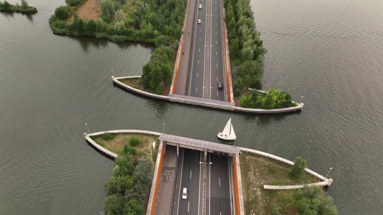 在维路威湖中的维路威米尔渡槽视频素材