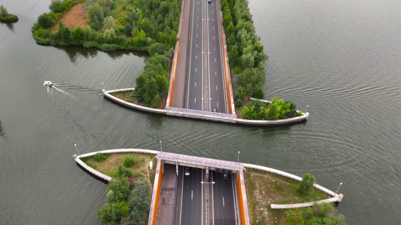 在维路威湖中的维路威米尔渡槽视频素材