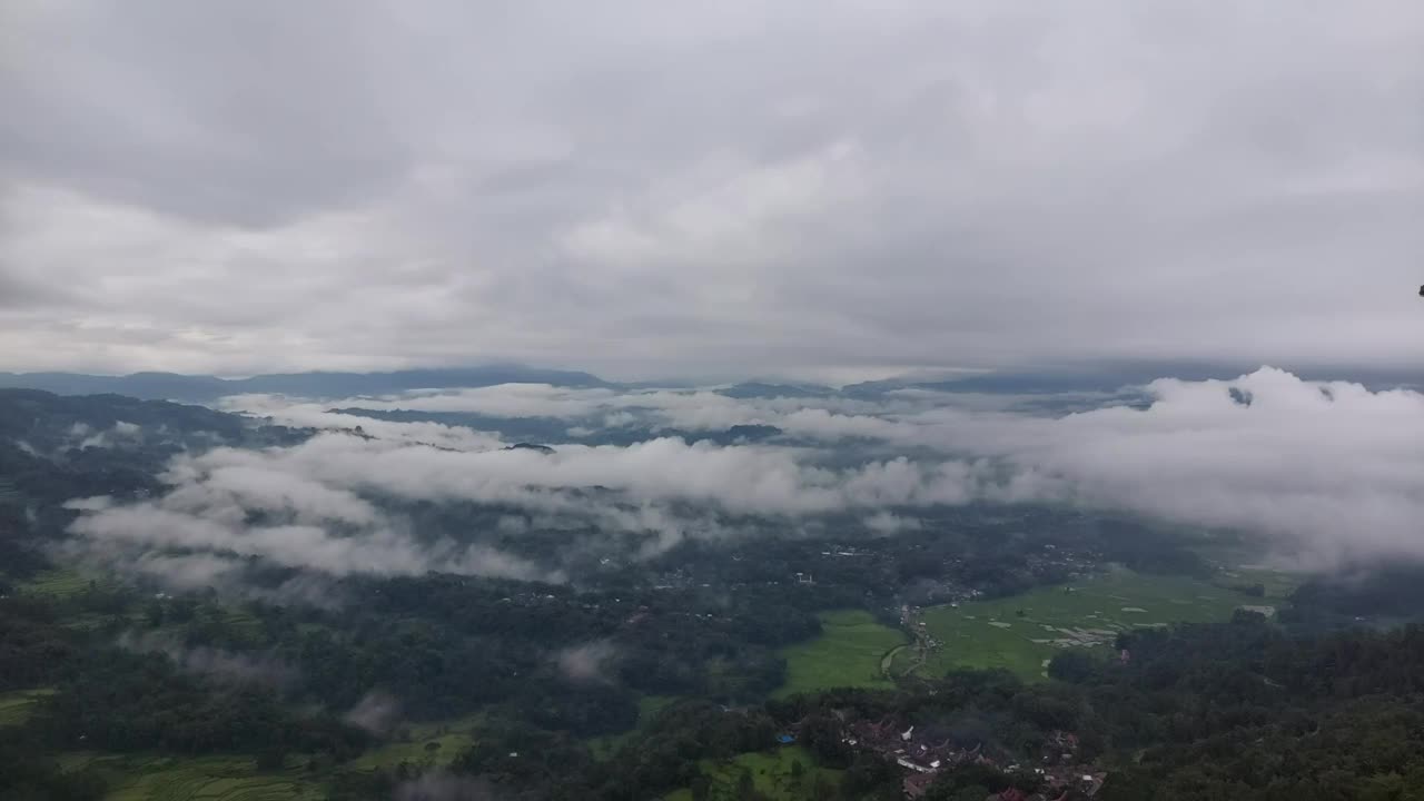 山坡上的景色视频素材