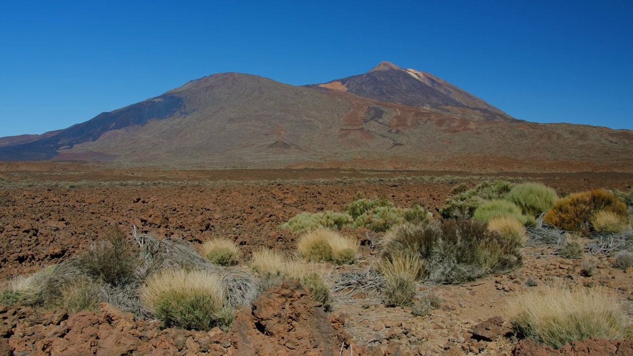 沙漠山地景观和火山峰顶，Pico del Teide国家公园，乡村公园。联合国教科文组织。特内里费。视频素材