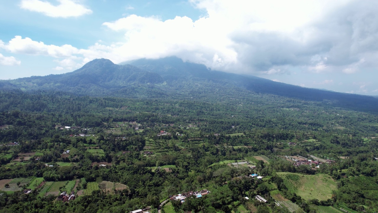 阿贡山和巴厘岛高地，航拍全景视频素材