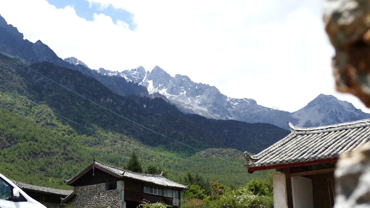 山和瓦屋/丽江，云南，中国视频素材