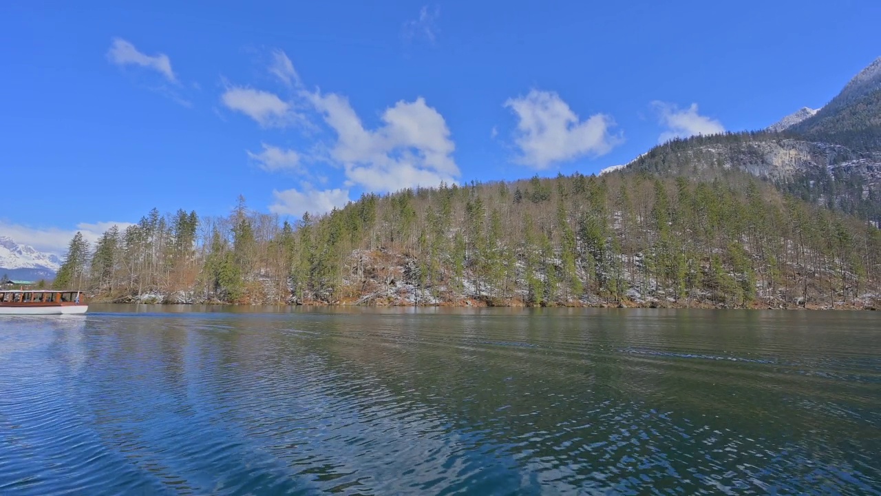 湖上游船Königsee, Schönau am Königsee，贝希特斯加登国家公园，上巴伐利亚，巴伐利亚，德国，欧洲视频素材