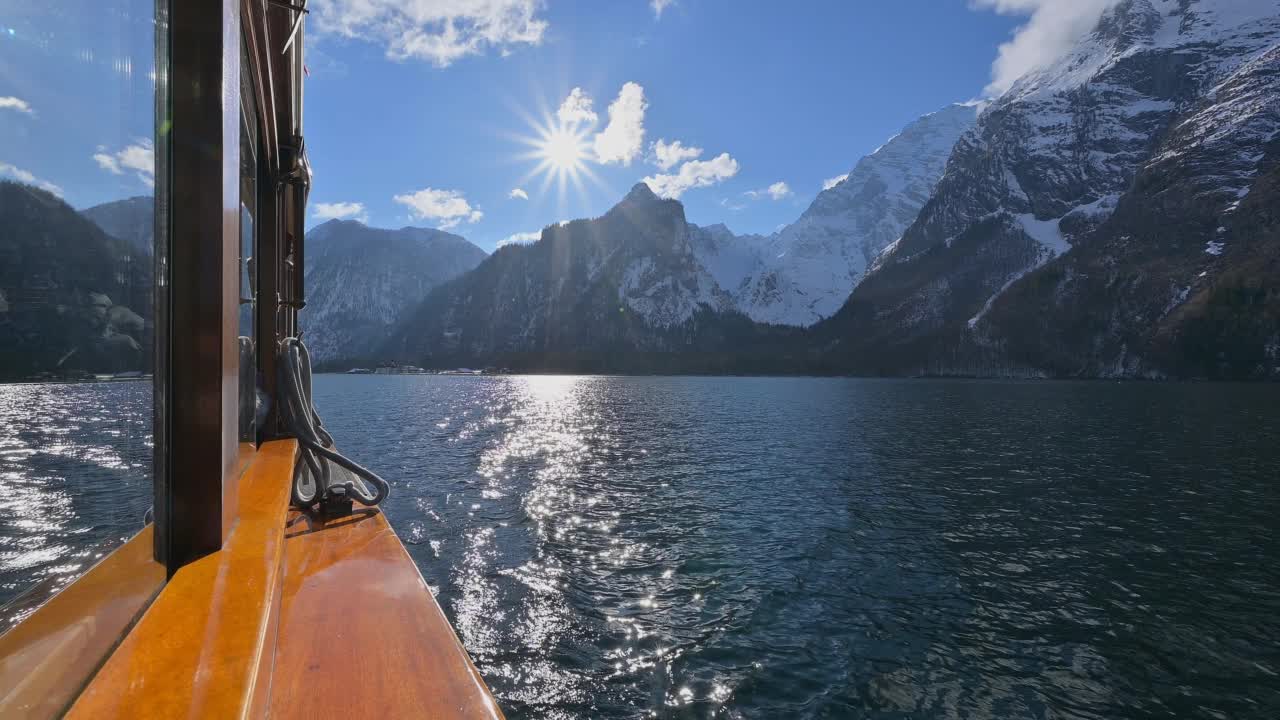 湖上游船Königsee, Schönau am Königsee，贝希特斯加登国家公园，上巴伐利亚，巴伐利亚，德国，欧洲视频素材