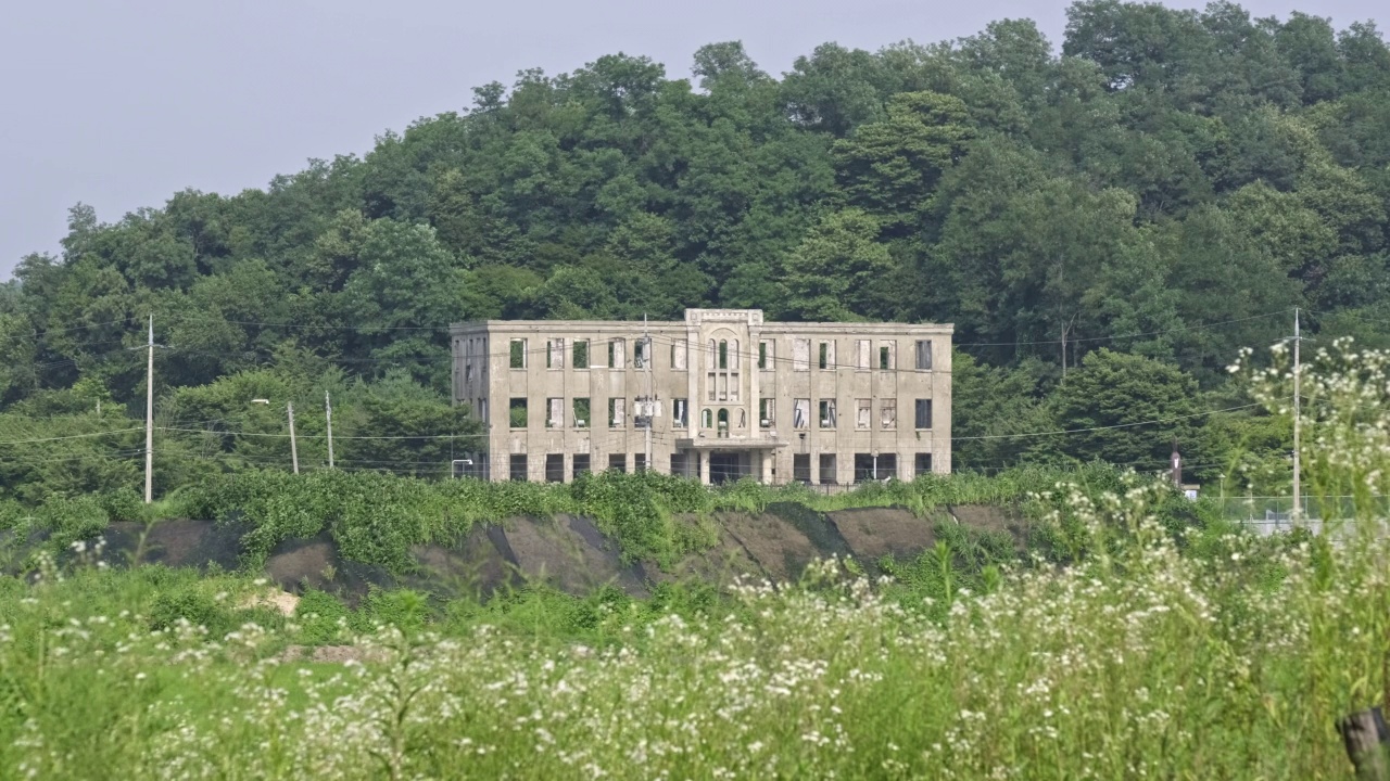 夏天的朝鲜劳动党总部/江原道铁原郡，韩国视频素材