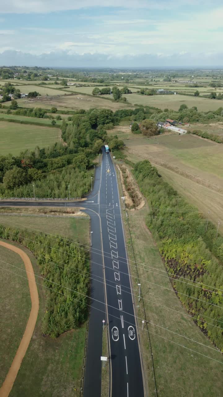 白天道路的鸟瞰图视频素材