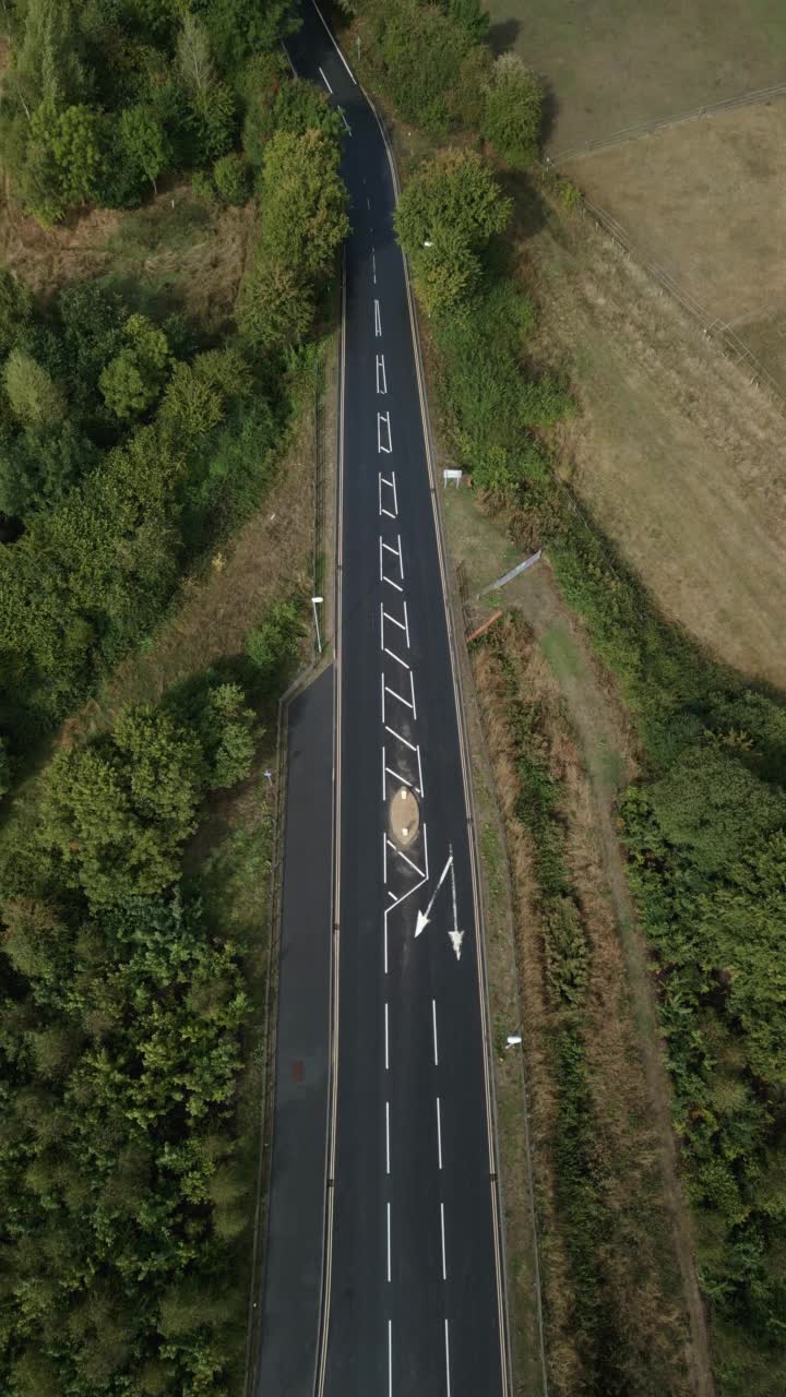 白天道路的鸟瞰图视频素材