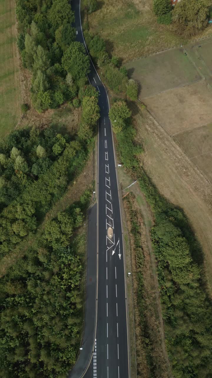 白天道路的鸟瞰图视频素材