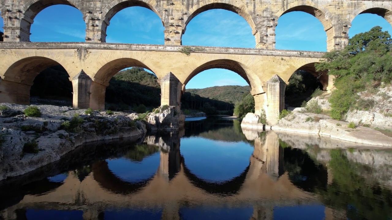 法国著名的加尔桥，古罗马的渡槽视频素材