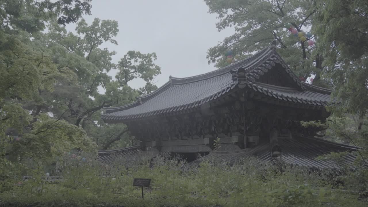 雨天的吉僧寺/韩国首尔城北区视频素材