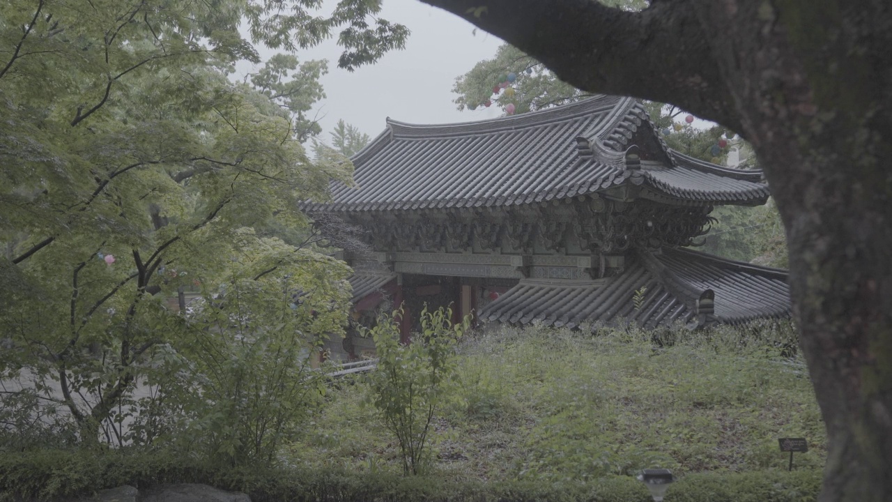 雨天的吉僧寺/韩国首尔城北区视频素材