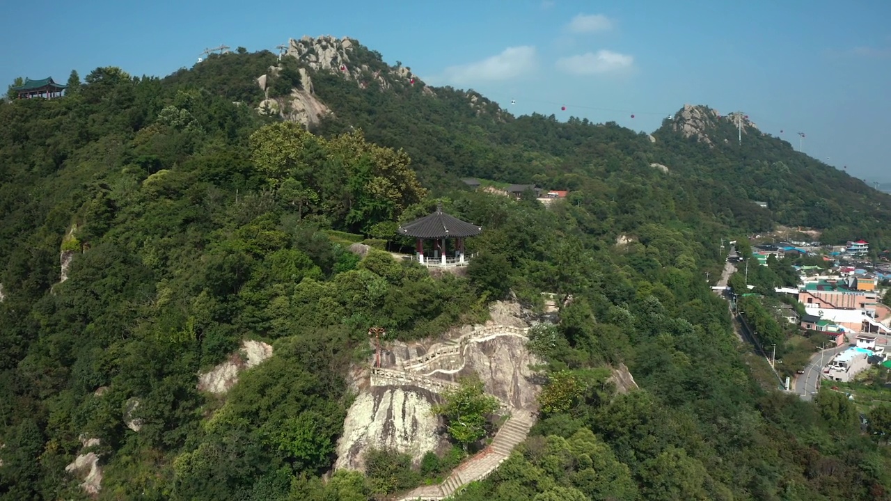 韩国全罗南道木浦市，柳达山附近的村庄，柳城阁和缆车视频素材