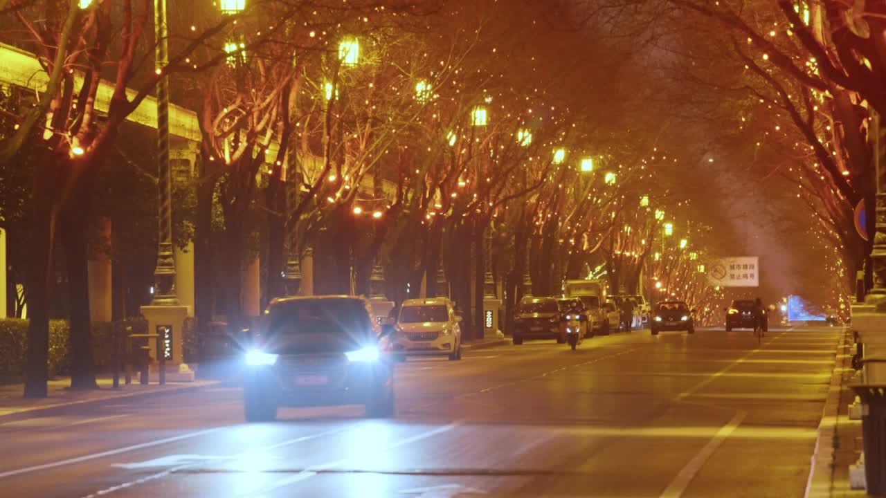 中国西安城市街道夜景。间隔拍摄视频素材