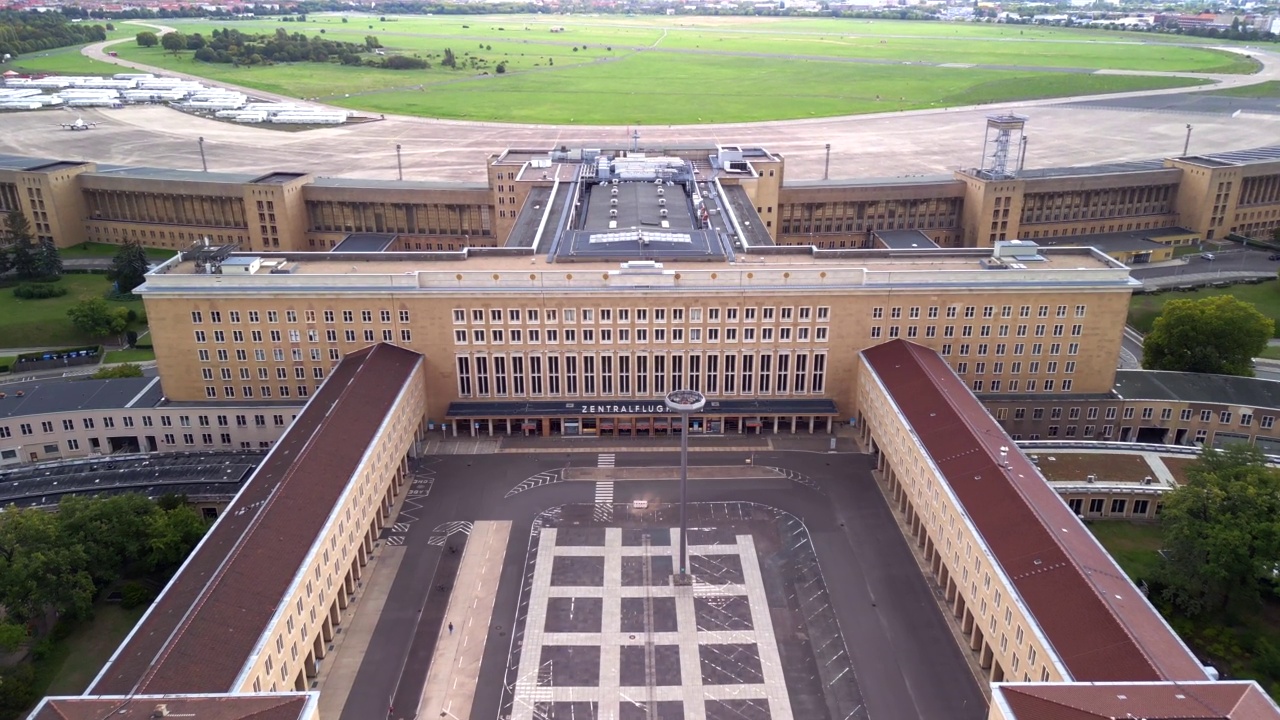 历史地点机场令人印象深刻的建筑令人惊叹的鸟瞰柏林视频素材画面3