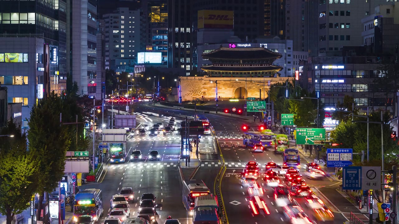 韩国首尔崇礼门高峰时段城市道路的时间流逝视频素材