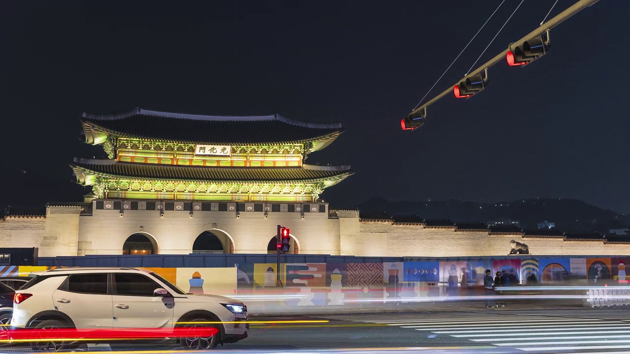 经过景福宫光化门的汽车尾灯的时间流逝视频素材