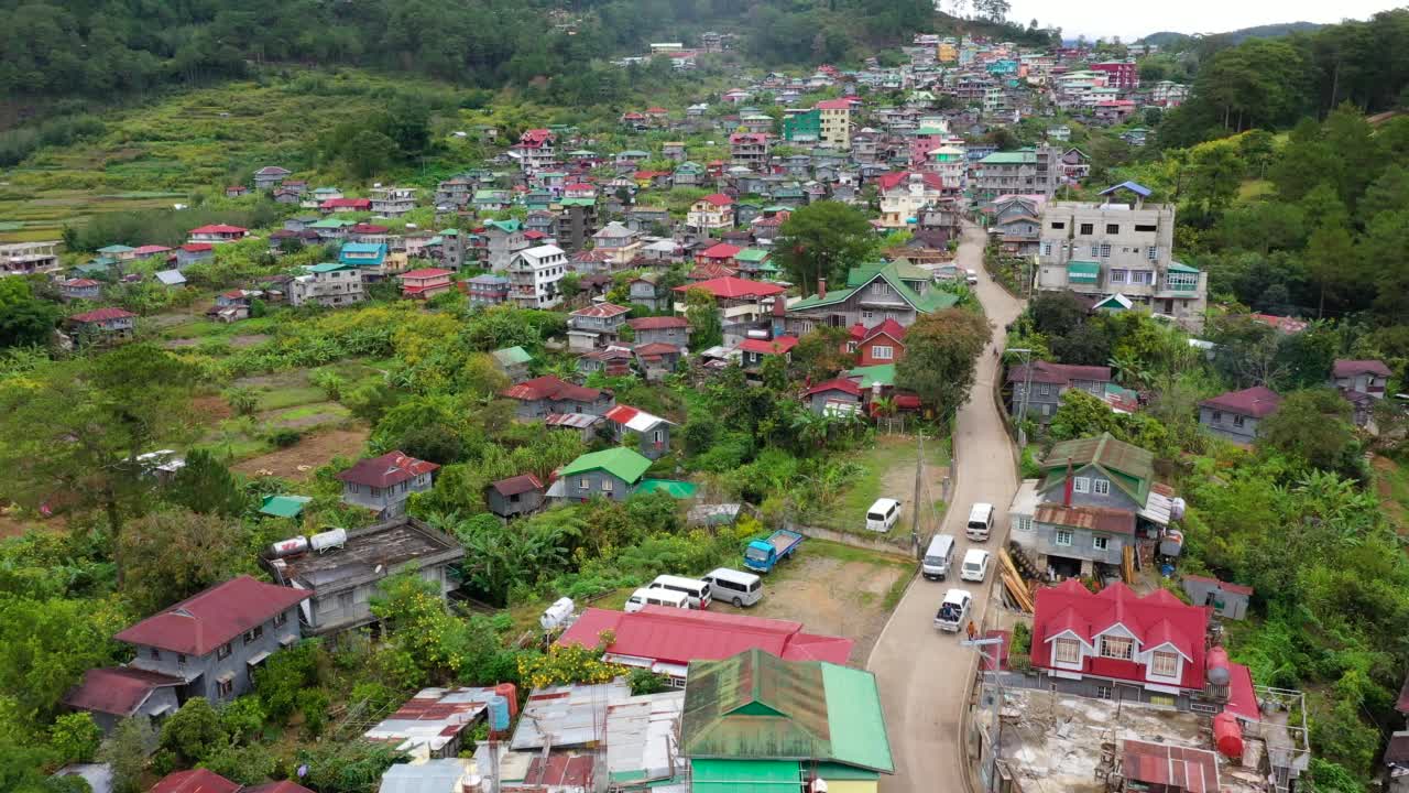 小镇四面环山，俯视风景。菲律宾吕宋岛的Sagada市。视频素材